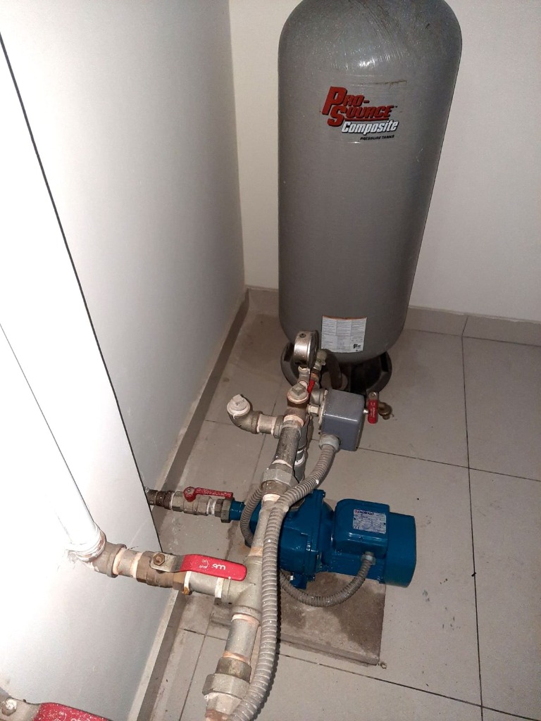 Sistema de presión constante con tanque hidroneumático y bomba centrífuga con presostato
